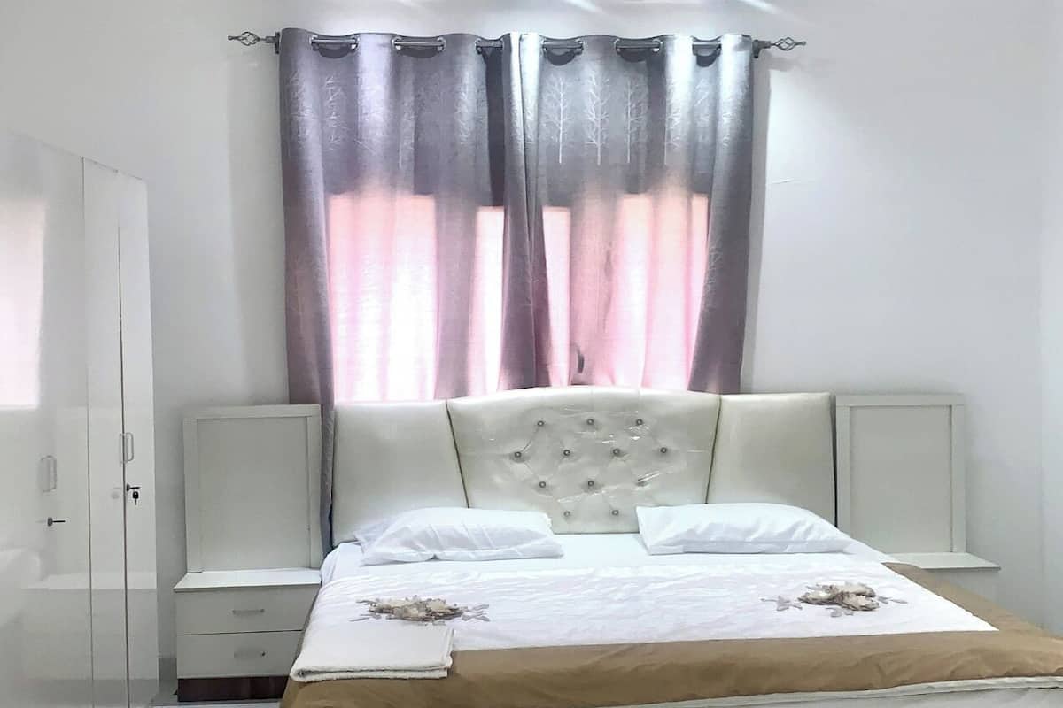 1 bedroom, desk, WiFi (free), bed sheets