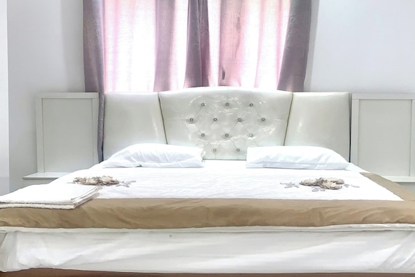 1 habitación, escritorio, wifi gratis y ropa de cama