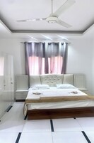 Deluxe Apartment, 1 Bedroom | 1 bedroom, desk, free WiFi, bed sheets