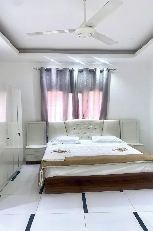 Deluxe Apartment, 1 Bedroom | 1 bedroom, desk, free WiFi, bed sheets - OYO 157 Dream Barka Hotel (Barka)