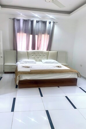 Apartament Deluxe, 1 dormitori | 1 dormitori, escriptori, wifi gratuïta i roba de llit