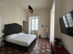 1 camera, Wi-Fi