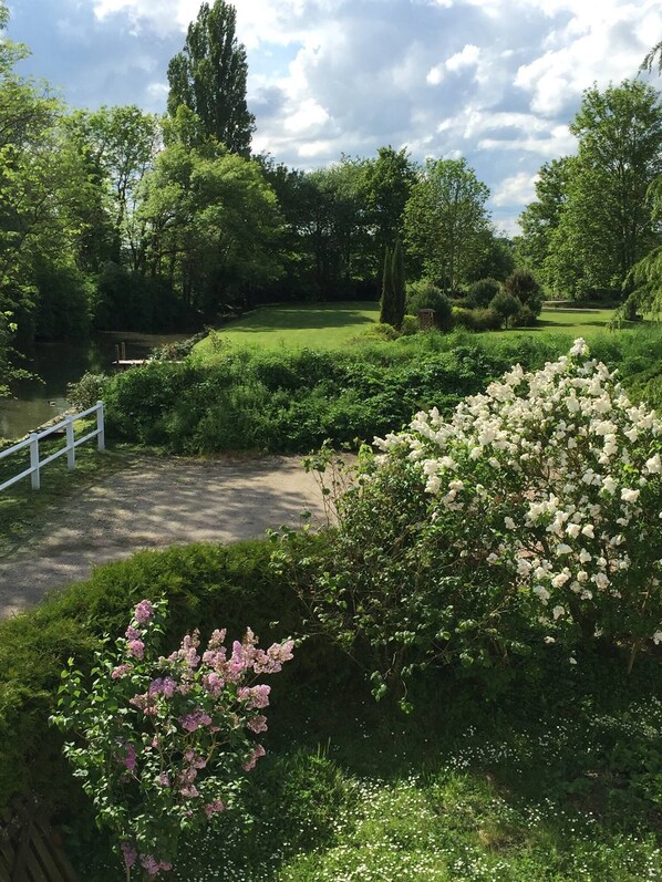 Standaard tweepersoonskamer, privébadkamer, uitzicht op tuin (La Sucrerie -sweet) | Tuin