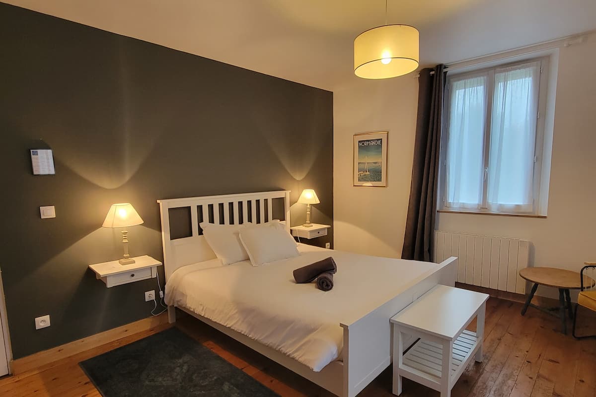 Chambre Standard double, salle de bain privée, vue sur le jardin (La Sucrerie -sweet) | Décor unique, ameublement unique, accÚs au Wi-Fi (inclus)