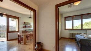A spacious room with a large window, a bed, a radiator, and a wooden floor. - Colombo 76 in Firenze (Florence)