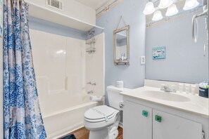 Shower, towels, shampoo