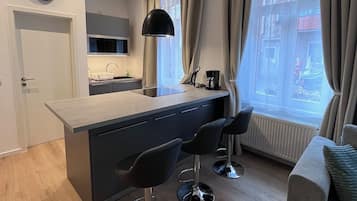 Frigorifero, forno, piano cottura, lavastoviglie