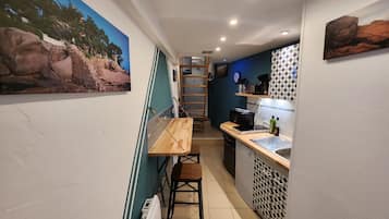 Fridge, microwave, stovetop, coffee/tea maker
