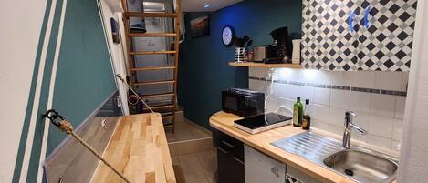 Fridge, microwave, stovetop, coffee/tea maker