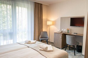 Escritorio, sistema de insonorización y wifi gratis 