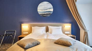 Escritorio, sistema de insonorización y wifi gratis