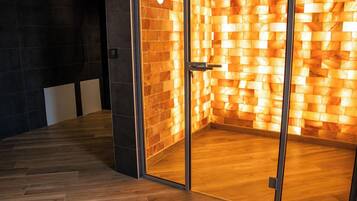 Een sauna, een bubbelbad