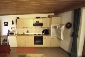 Mikrowelle, Herdplatte, Geschirrspüler