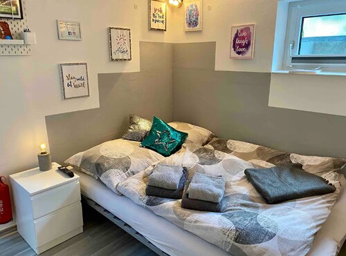Ländlich gelegene 1-Zimmerwohnung mit eigenem Bad und Küchenzeile