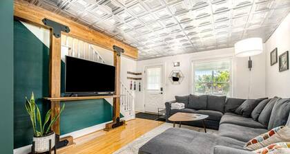 Backyard Oasis w Downtown Walkability, Fire Pit