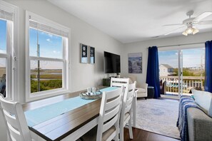 Smart TV - Turtle Cove 224 - Community Pool and Private Beach Access in Surf City, NC (Surf City)
