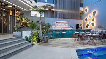 Poolside bar