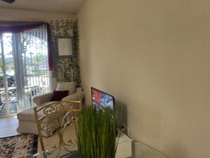 Interior - Cozy 1-bedroom apartment in delightful West Palm Beach with WiFi, fitness room (West Palm Beach)