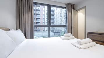 2 bedrooms, premium bedding, iron/ironing board, cribs/infant beds