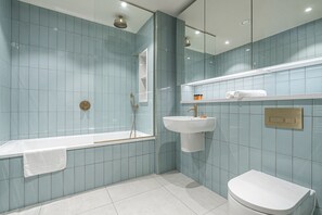 公寓 (2 Bedrooms) | 浴室 | 免费洗浴用品、吹风机、毛巾