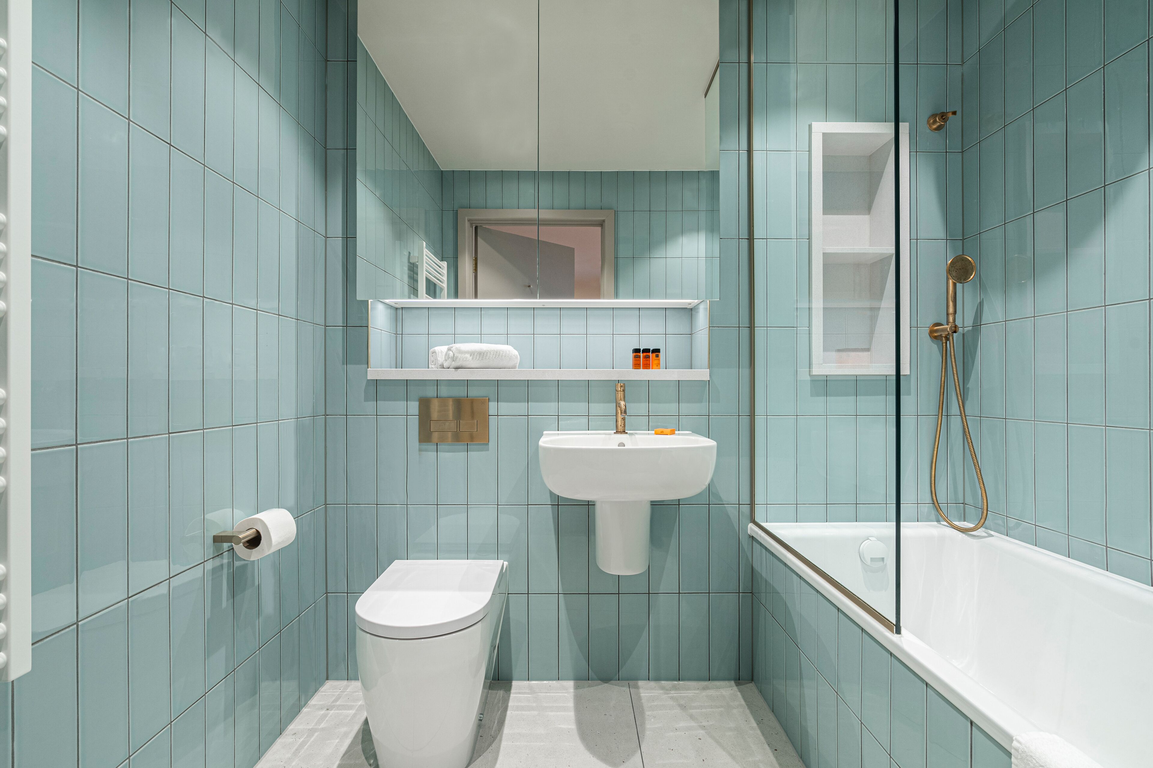 A bathroom with a toilet, sink, and bathtub.