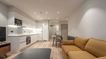 32-inch TV with digital channels