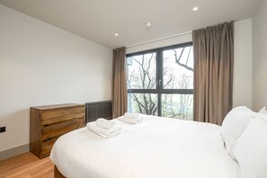 1 bedroom, premium bedding, iron/ironing board, cots/infant beds - Smart North London Apartment (London)