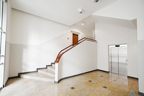 Luxury-Apartment | Wohnbereich | Flachbildfernseher