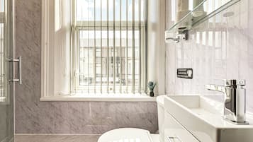 Single Room, Single bed | Bathroom | Shower, free toiletries, soap, shampoo