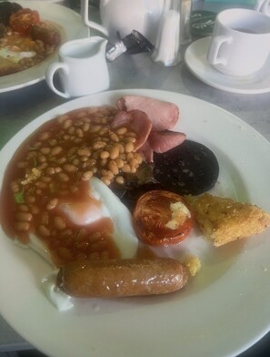 Daily English breakfast (GBP 7.50 per person)