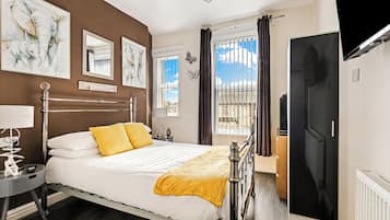 ๋๋ญ์ค๋ฃธ, ๋๋ธ์นจ๋ 1๊ฐ | ๋ฌด๋ฃ WiFi, ์นจ๋ ์ํธ