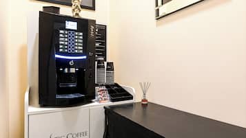 Economy Ground Floor Double Room (NO Window) | Quầy tiếp tân