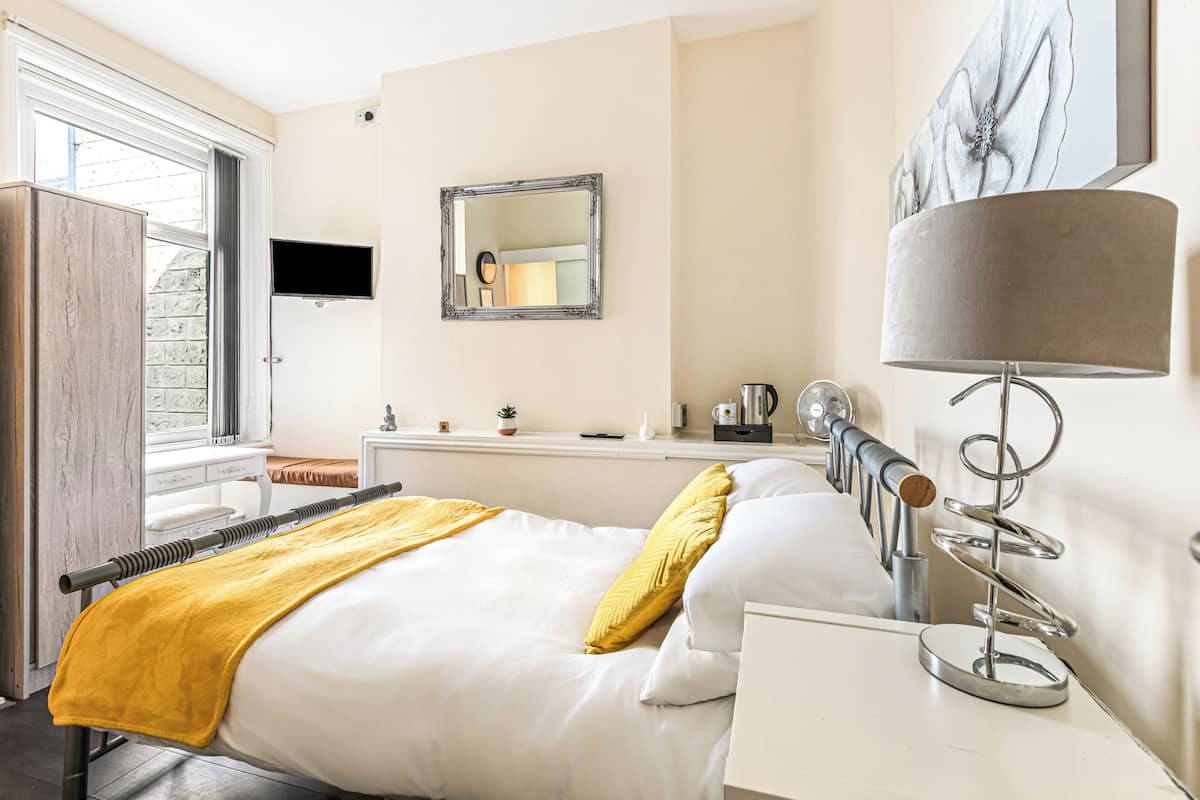 Comfort Room, 1 Double Bed | Free WiFi, bed sheets