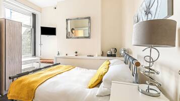 Comfort Room, 1 Double Bed | Free WiFi, bed sheets