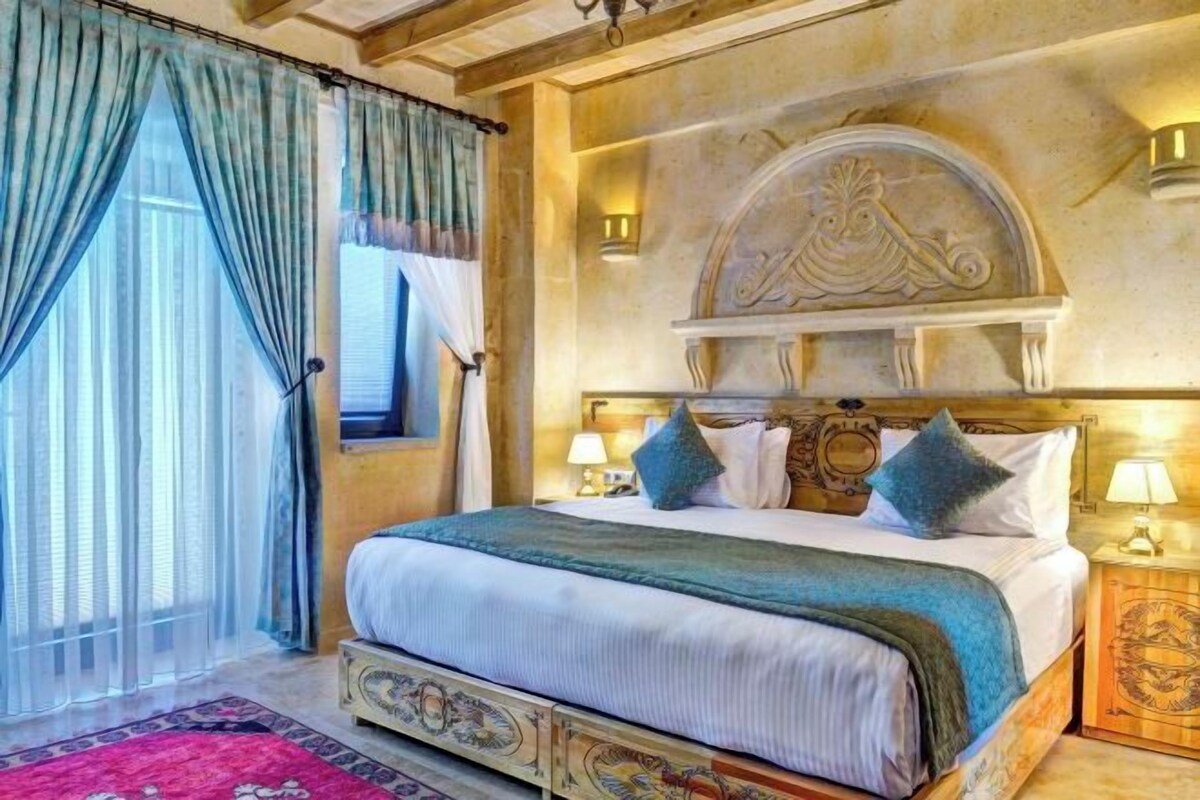 Egyptian cotton sheets, premium bedding, Select Comfort beds, minibar