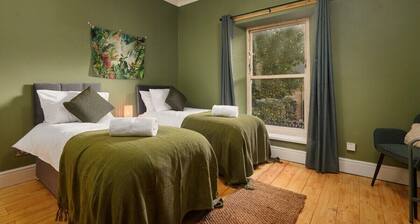 Cosy, Stylish, leafy and homely