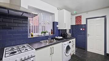 House | Private kitchen | Fridge, microwave, oven, stovetop