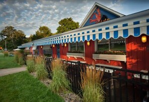 Property grounds - Elk Rapids Bungalow | Garden | Firepit | AC (Elk Rapids)