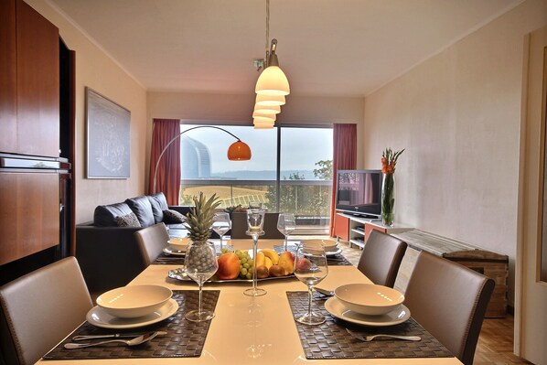 Dining - Magnificient view in a tree-filled setting | Adelo (Liège)
