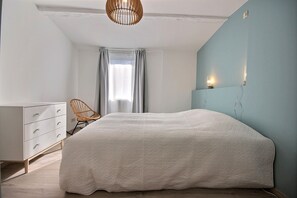 3 slaapkamers, een strijkplank/strijkijzer, wifi