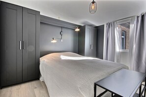 3 slaapkamers, een strijkplank/strijkijzer, wifi