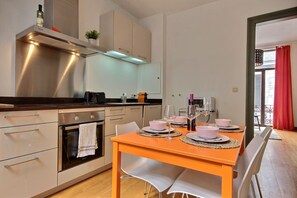 Fridge, microwave, oven, stovetop - Rue de la Goffe 2 - 1 bedroom (Liège)