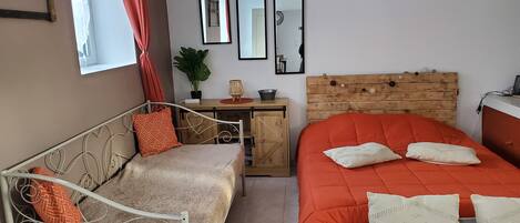 1 室のベッドルーム、WiFi (無料)、ベッドシーツ