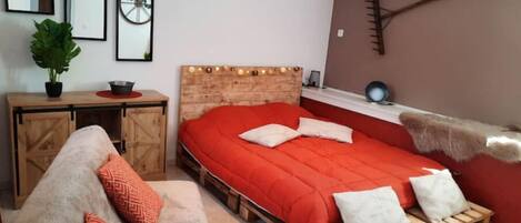 1 bedroom, free WiFi, bed sheets