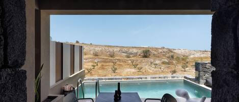 1 bedroom, Frette Italian sheets, premium bedding, soundproofing