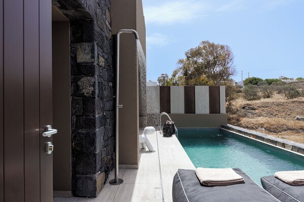 Lifestyle Suite with Private Heated Pool | 露台/庭院