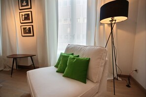 2 bedrooms, iron/ironing board, travel cot, Internet