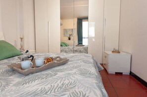 1 Schlafzimmer, Bügeleisen/Bügelbrett, Bettwäsche