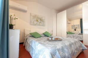 1 bedroom, iron/ironing board, bed sheets