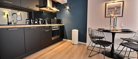 Fridge, microwave, oven, coffee/tea maker